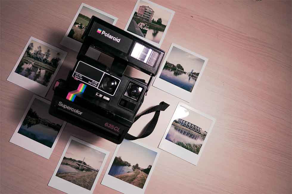 rezeem-blog-valentines-day-gift-polaroid-camera